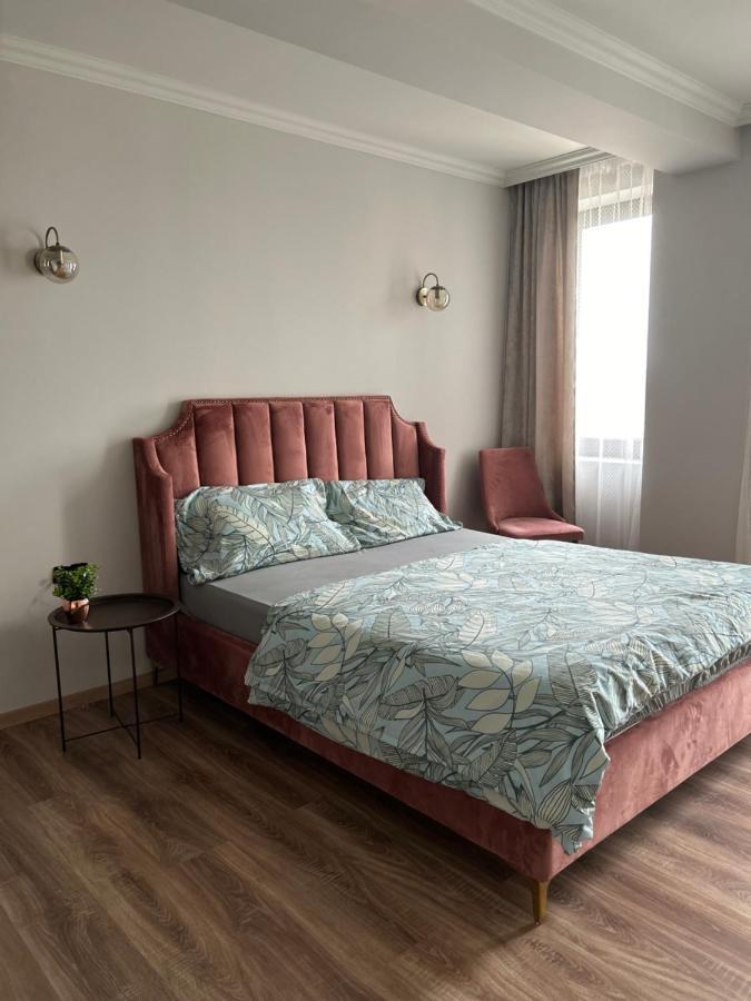Becca'S Downtown Apartment With Private Parking Nagyvárad Kültér fotó
